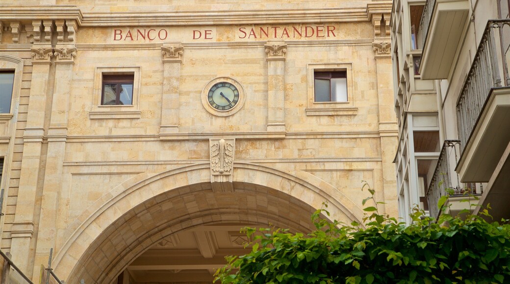 Banco Santander which includes heritage elements