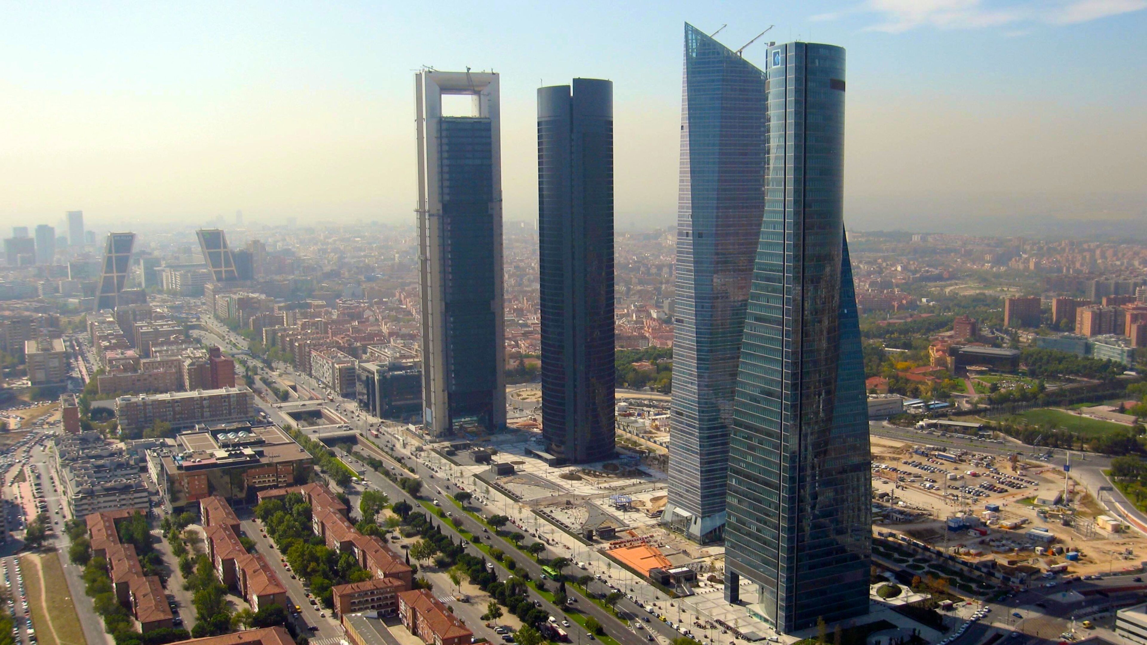 Madrid showing a skyscraper, modern architecture and a city