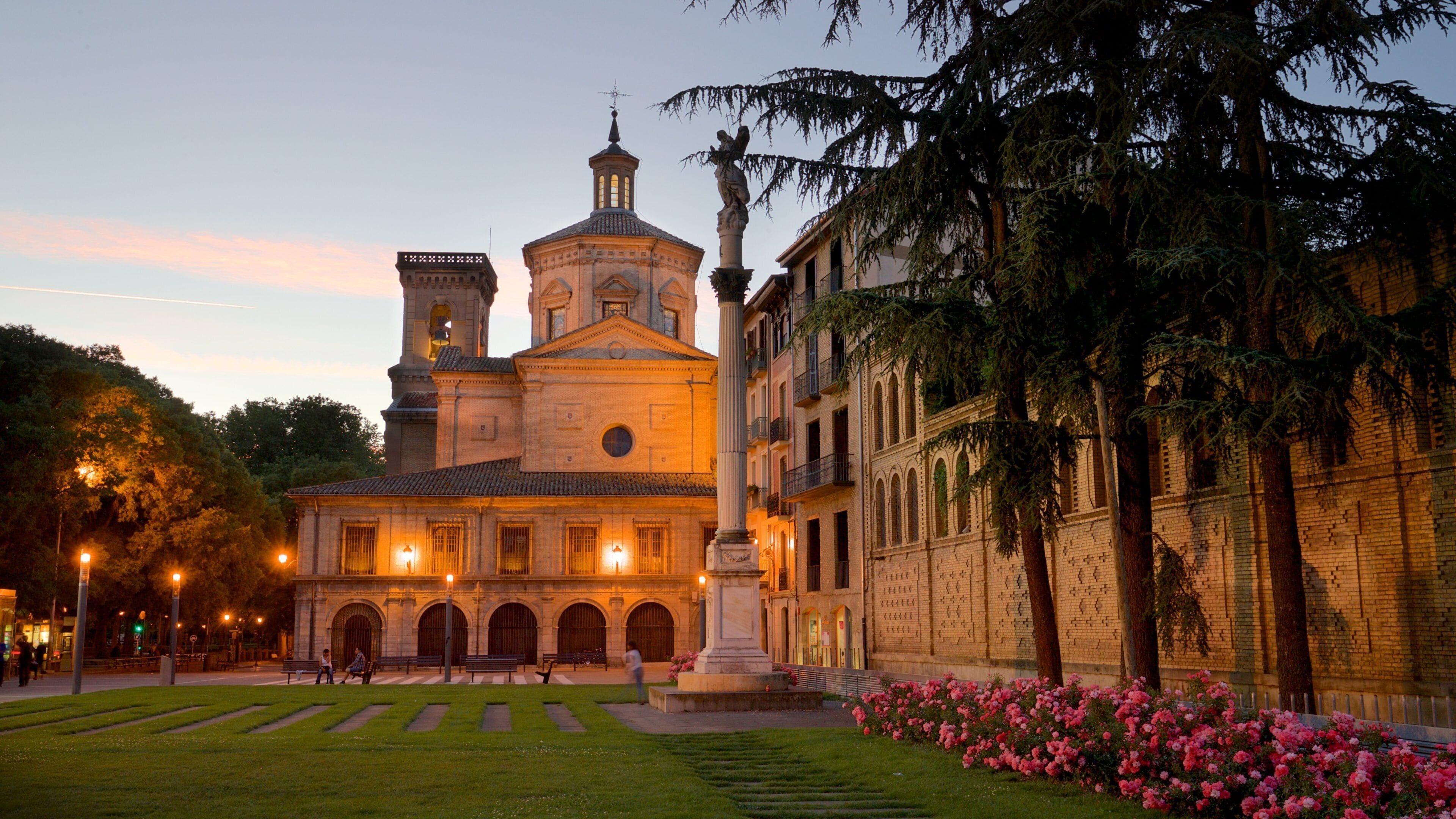 Parroquia San Lorenzo which includes a garden, a sunset and flowers