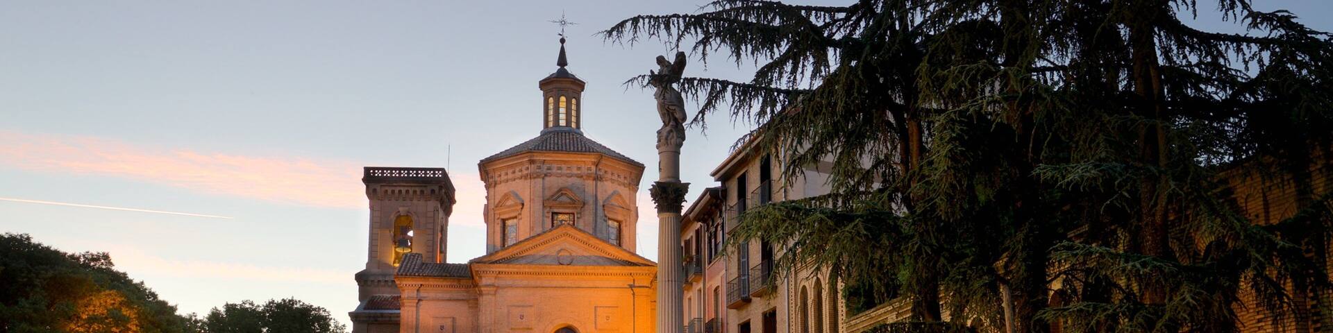 Parroquia San Lorenzo which includes a garden, a sunset and flowers