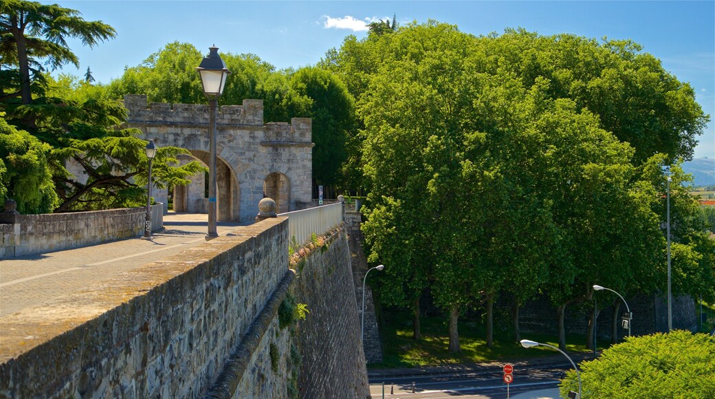 Pamplona\'s City Walls and Interpretation Centre featuring heritage elements