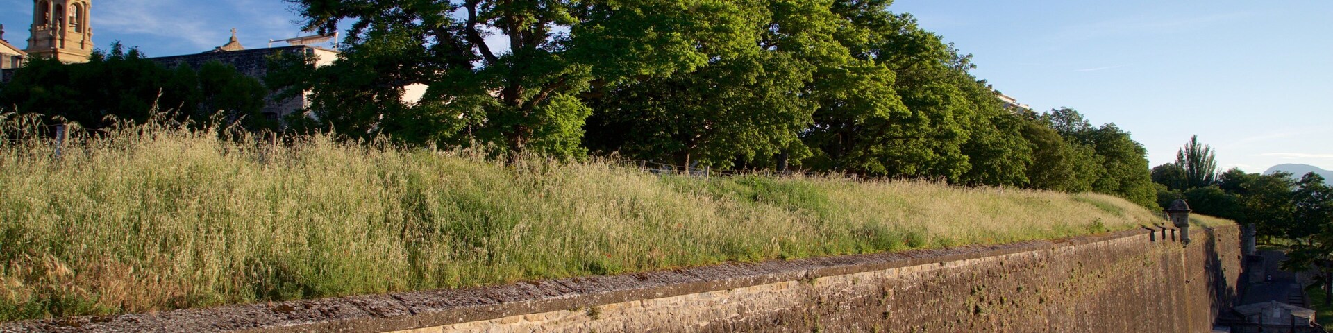Pamplona\'s City Walls and Interpretation Centre which includes a garden and heritage elements