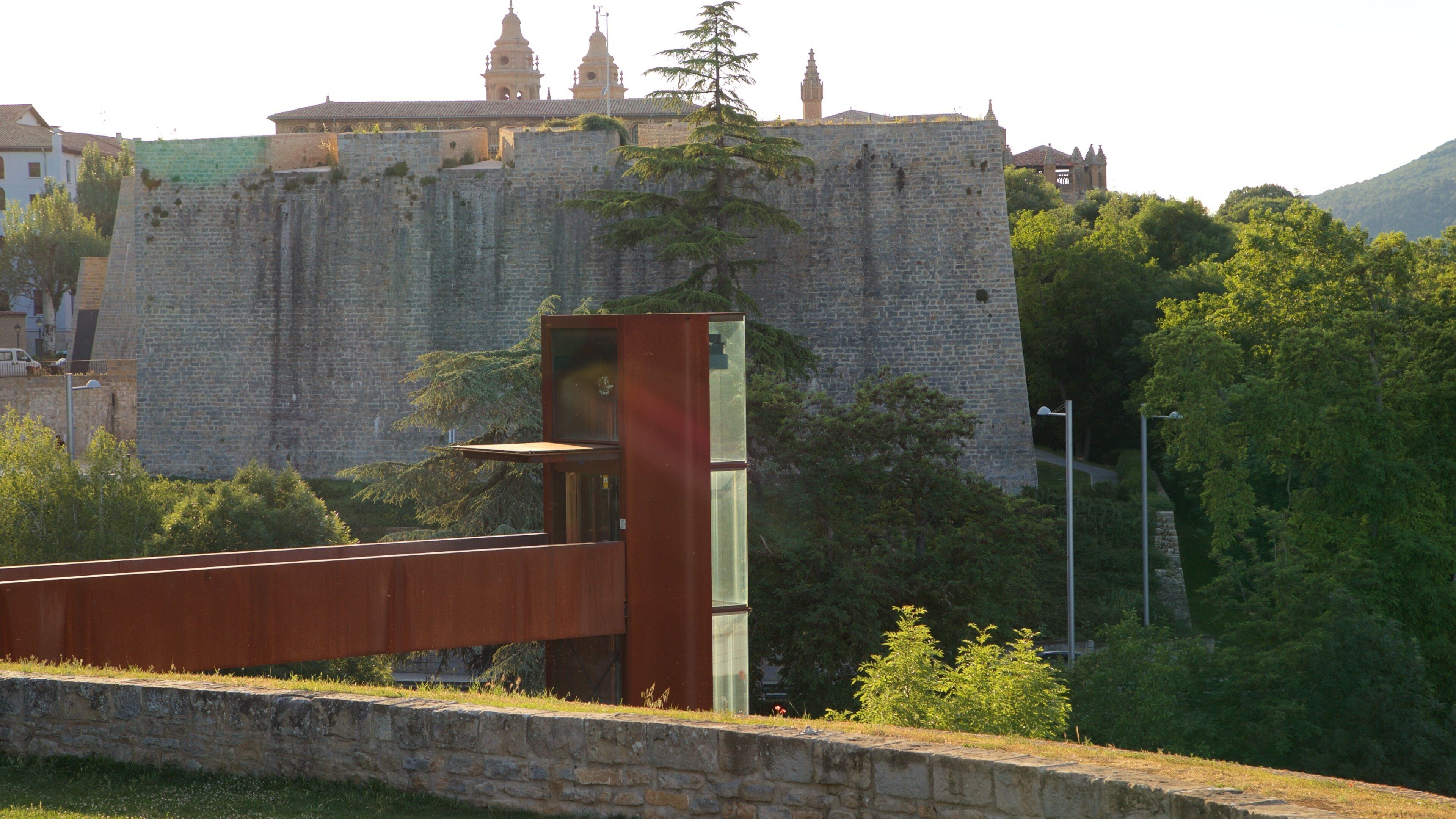 Pamplona\'s City Walls and Interpretation Centre showing a sunset and heritage architecture