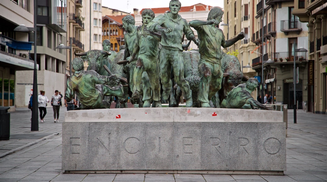 Monumento al Encierro which includes a statue or sculpture