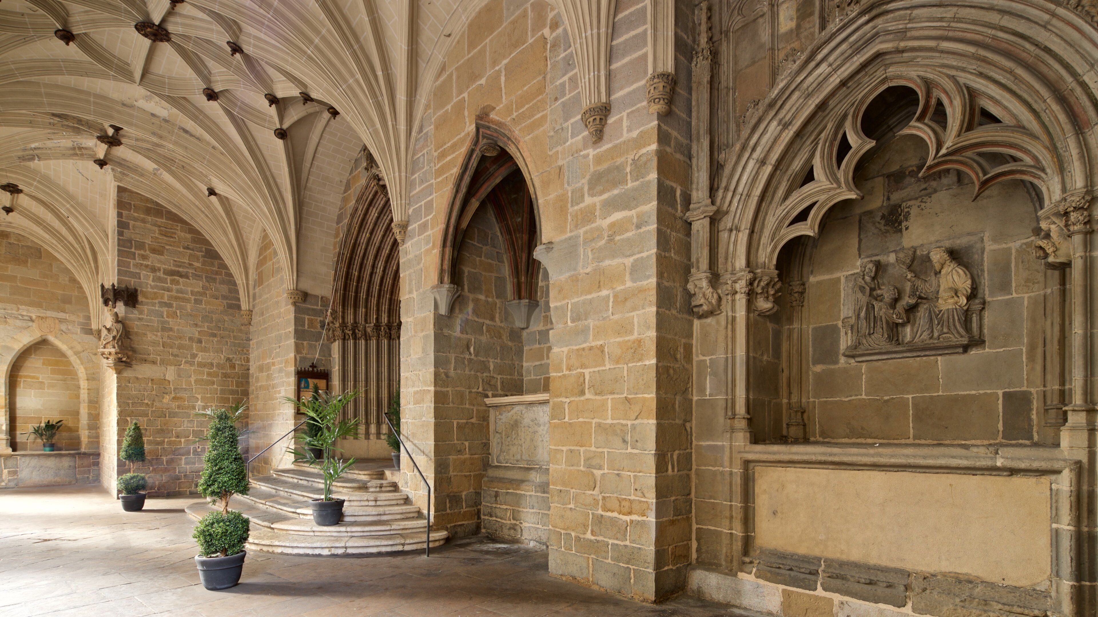 Church of San Saturnino showing interior views and heritage elements