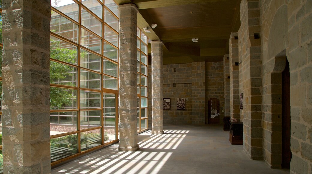 Di tích cung điện Archivo Real y General de Navarra có tính năng cảnh nội thất