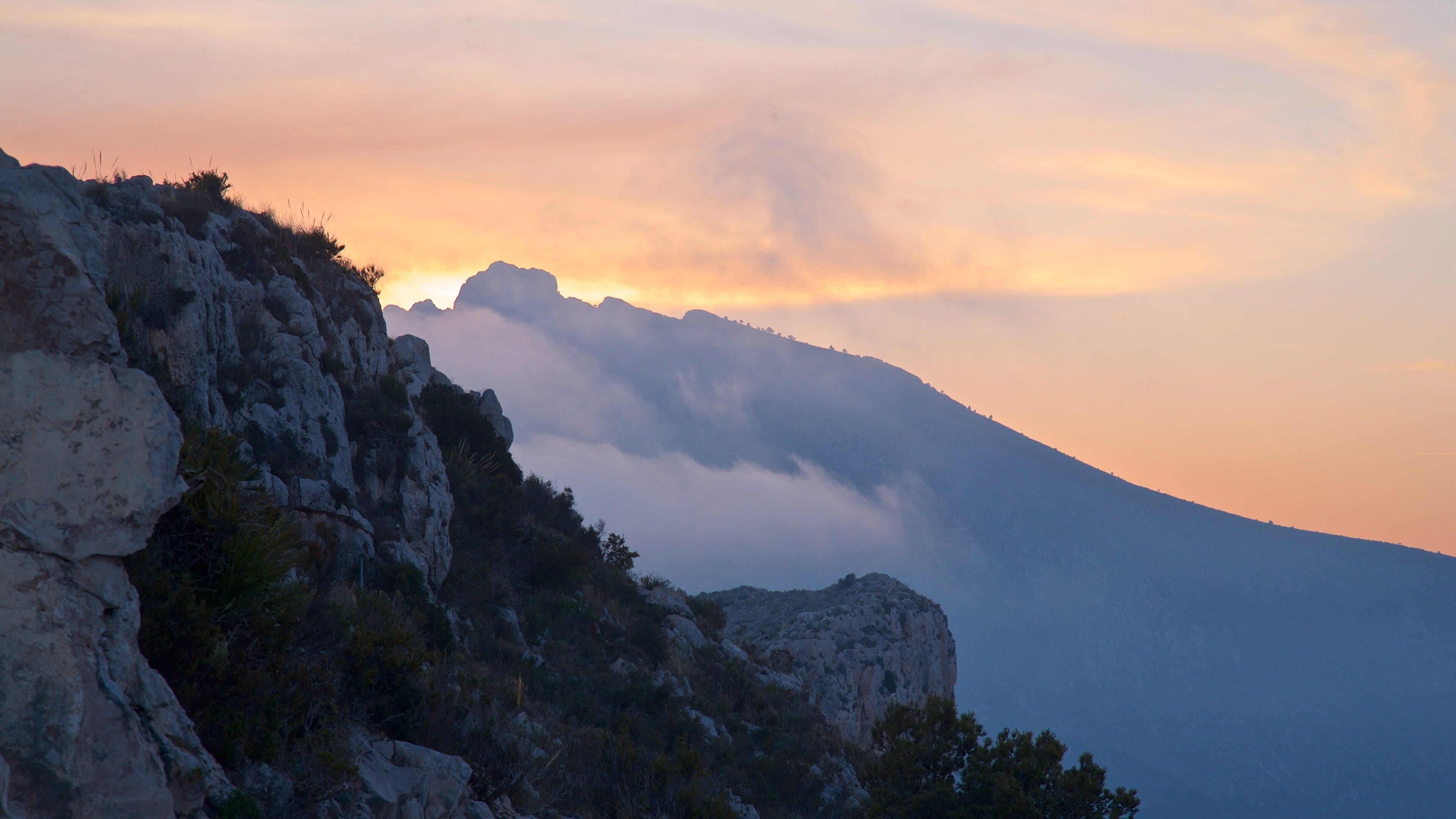 Mirador Monte Toix showing a sunset, landscape views and mountains