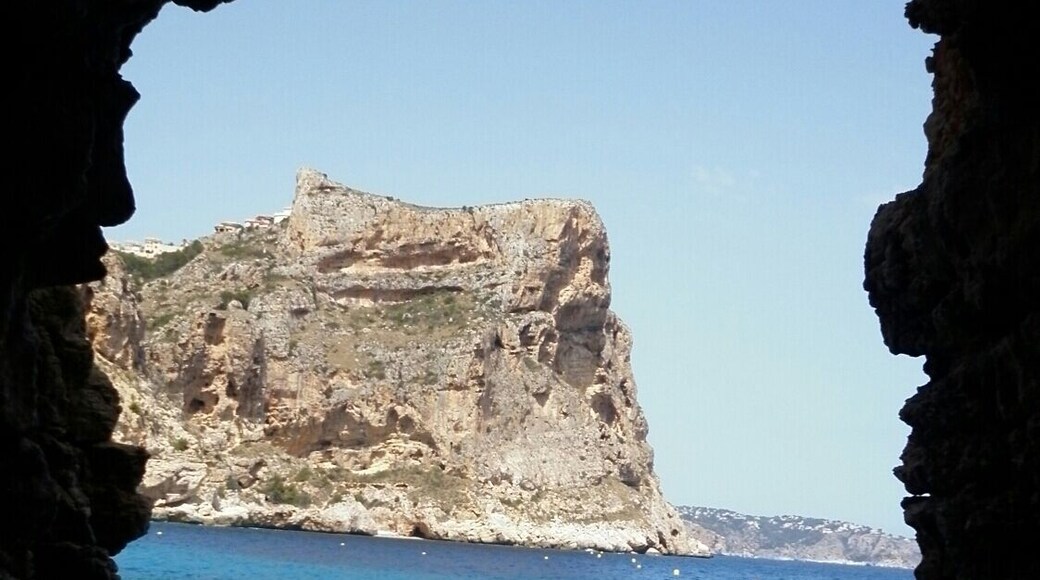 In this mediterranean town, know by the grape Moscatel that grows next to the sea, you will find caves, cliffs and calas. This is Moraig in the Poble Nou de Benitatxel. Great for scuba diving and fishing.