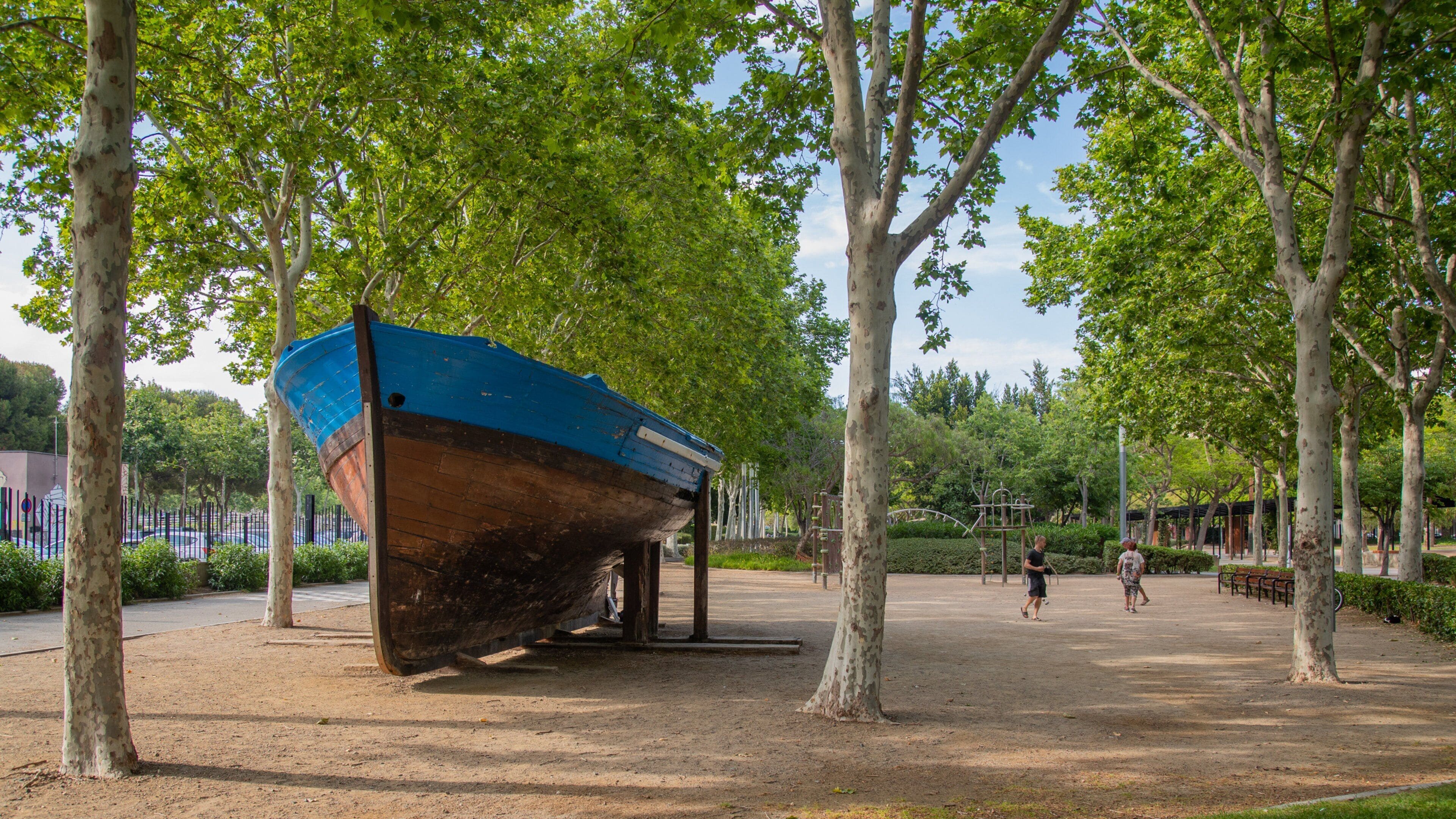 Fisherman\'s Park featuring heritage elements and a garden