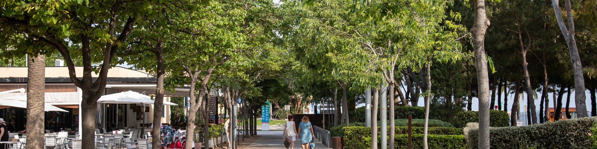 Fisherman\'s Park showing a park as well as a couple