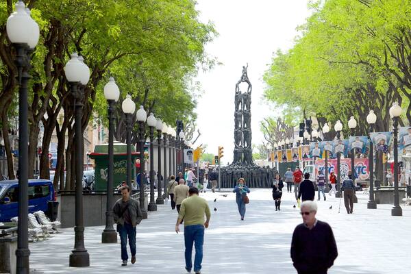 Tarragone montrant monument, scènes de rue et ville