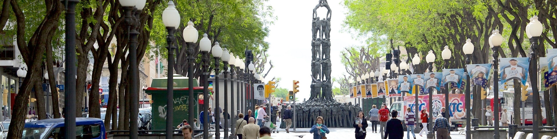 Tarragona which includes a city, a monument and street scenes