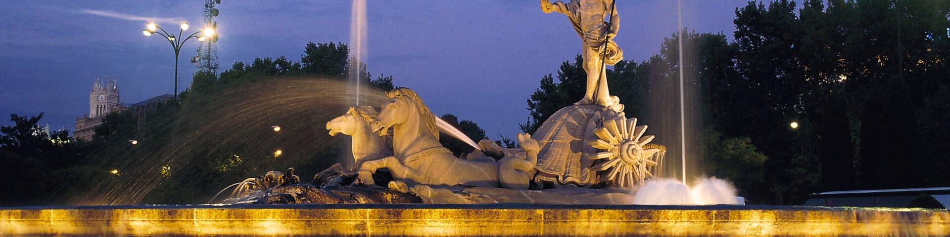 Madrid mit einem Monument, bei Nacht und Platz oder Plaza
