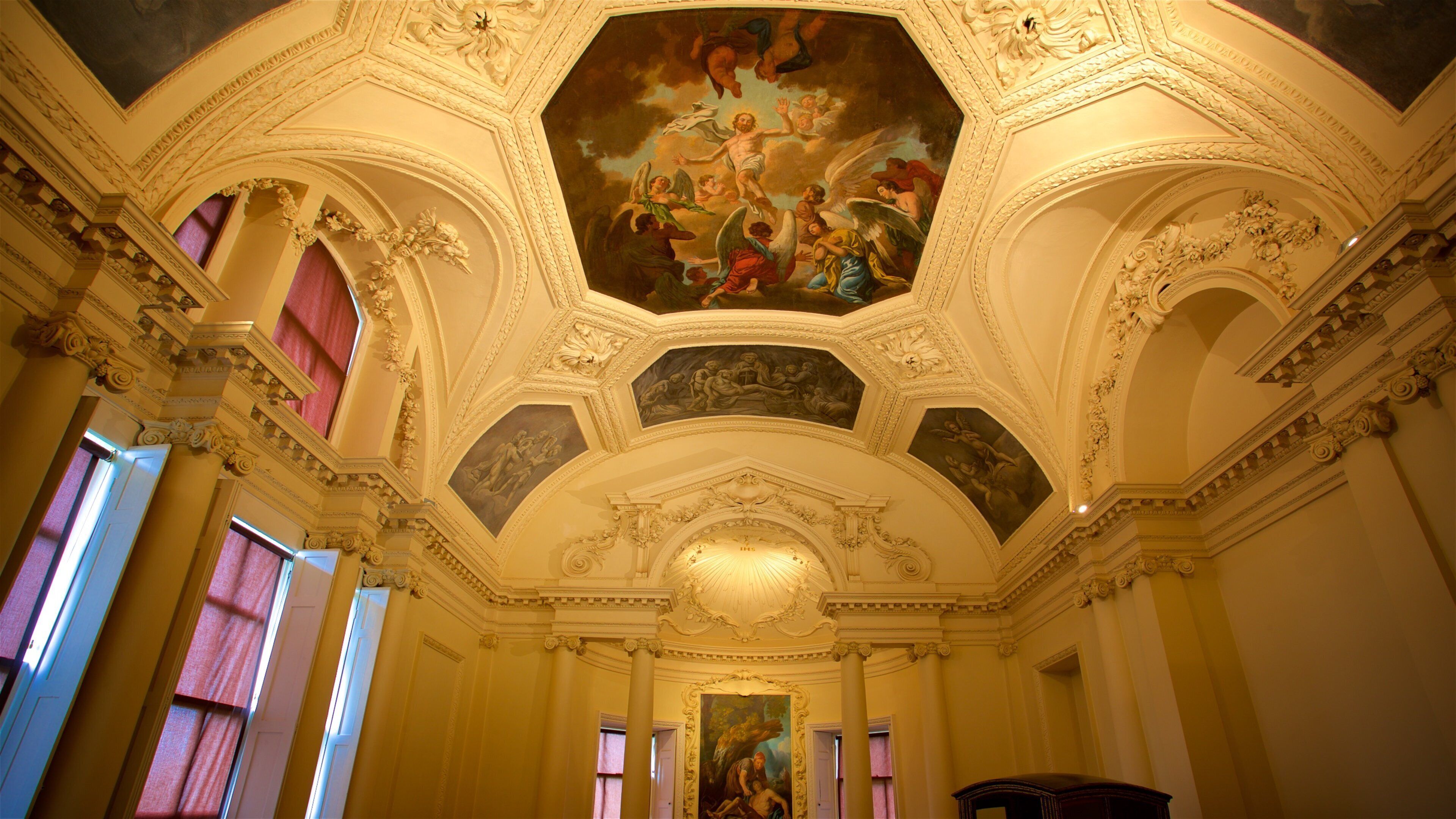 Cusworth Hall featuring art, heritage elements and interior views