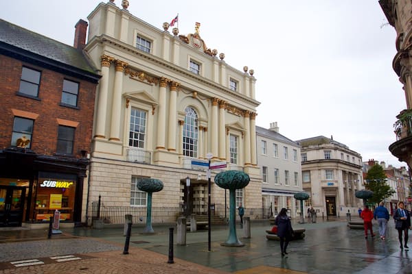 Mansion House showing street scenes, heritage architecture and a city