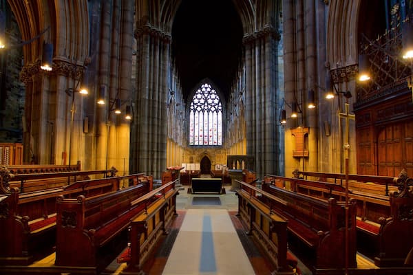 Doncaster Minster showing interior views, heritage elements and a church or cathedral