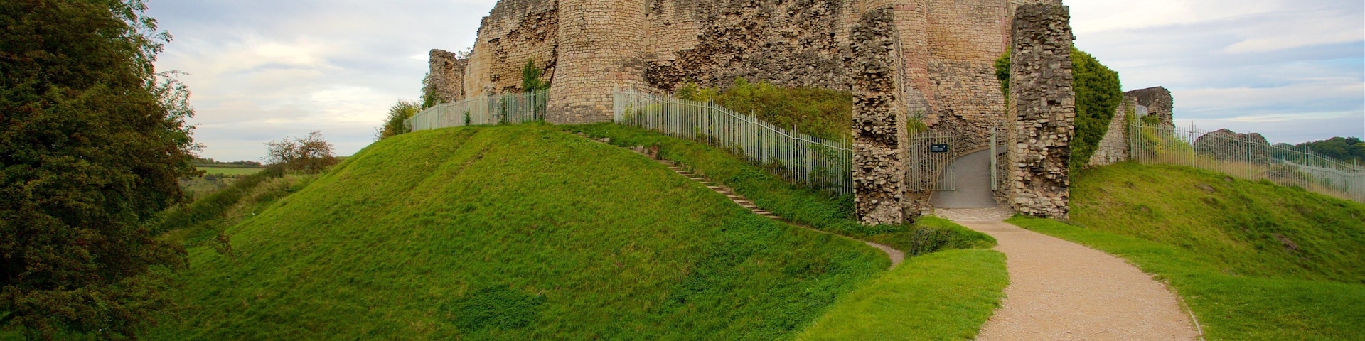 Conisbrough Castle showing building ruins