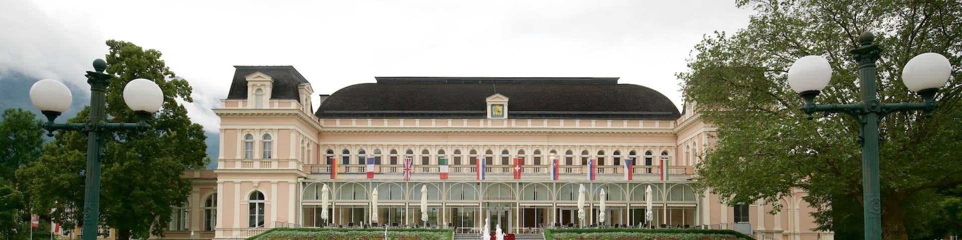 Bad Ischl featuring a garden, a fountain and heritage architecture