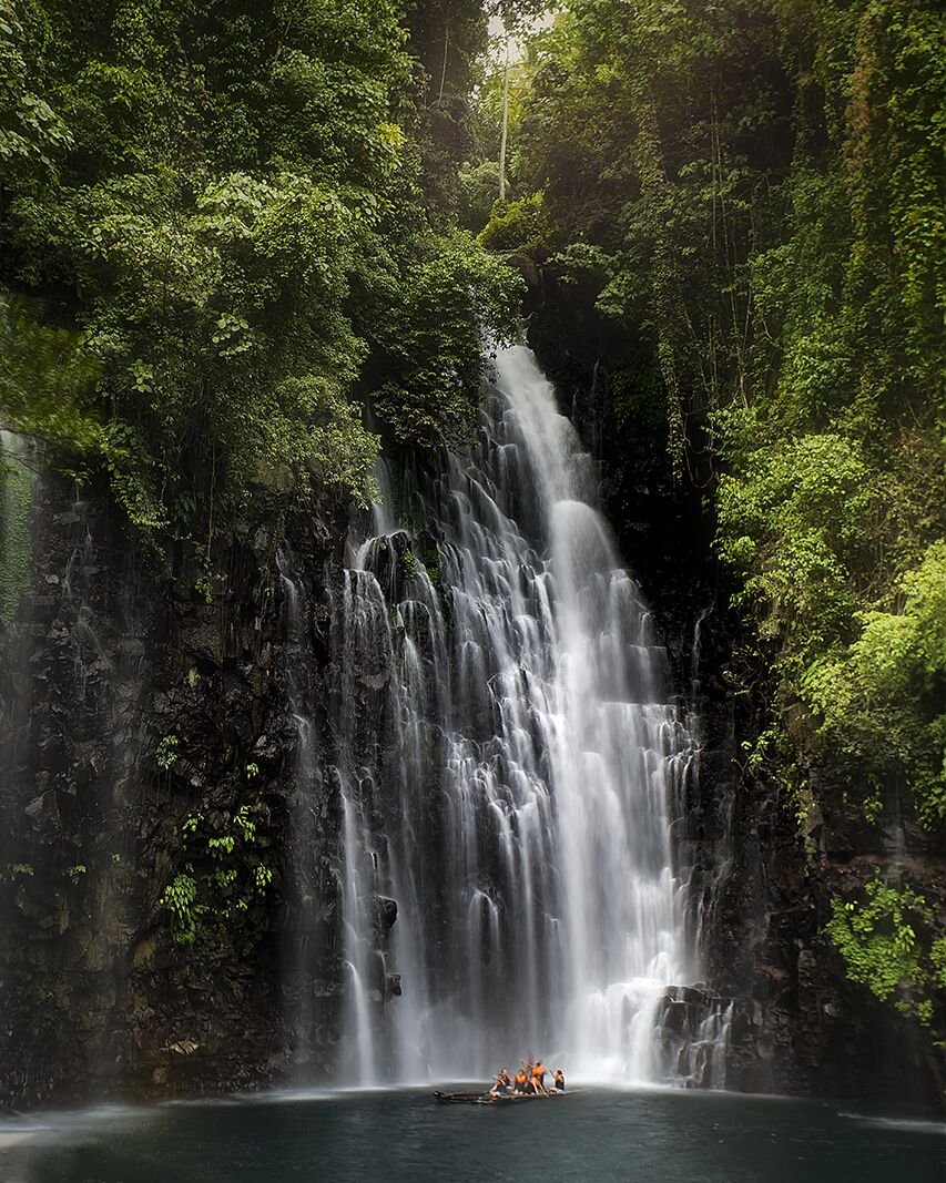Tinago Falls is on the Agus River, located in between the town of Linamon and Iligan City, Lanao del Norte in the northern Philippine island of Mindanao.It is one of the main tourist attractions of Iligan city  which is also known as the City of Majestic Waterfalls.
Tinago is a Filipino term meaning "hidden", the falls being hidden in a deep ravine and you go down nearly 500 steps to reach the falls. Easy going down but a real challenge going back up...