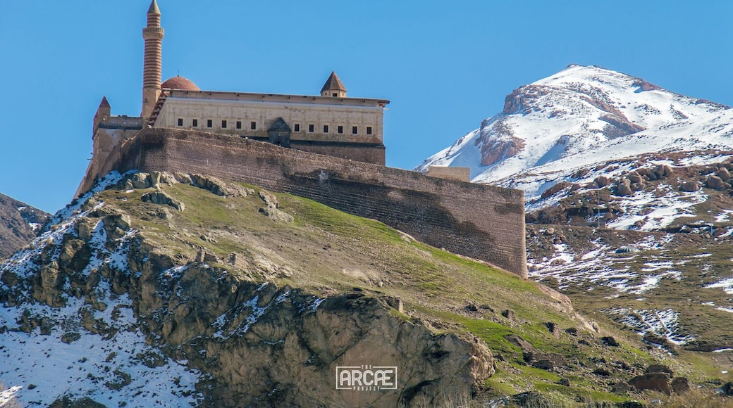 The Ishak Paşa castle is awesomely located just 5km away from Doğubeyazıt and although it is possible to ride a Dolmuş there, the short walk with Mount Ararat as a background is well worth the effort.