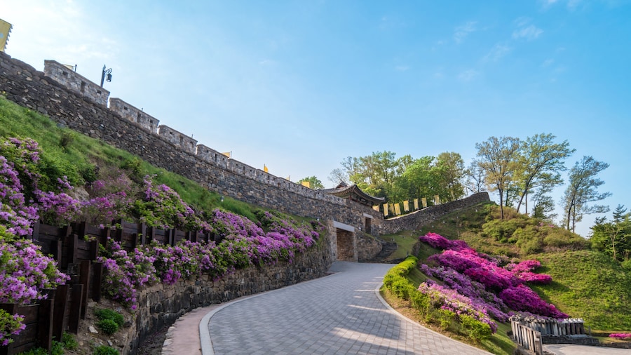 Gongju Gongsanseong Fortress's main gate, Geumseoru Gate.