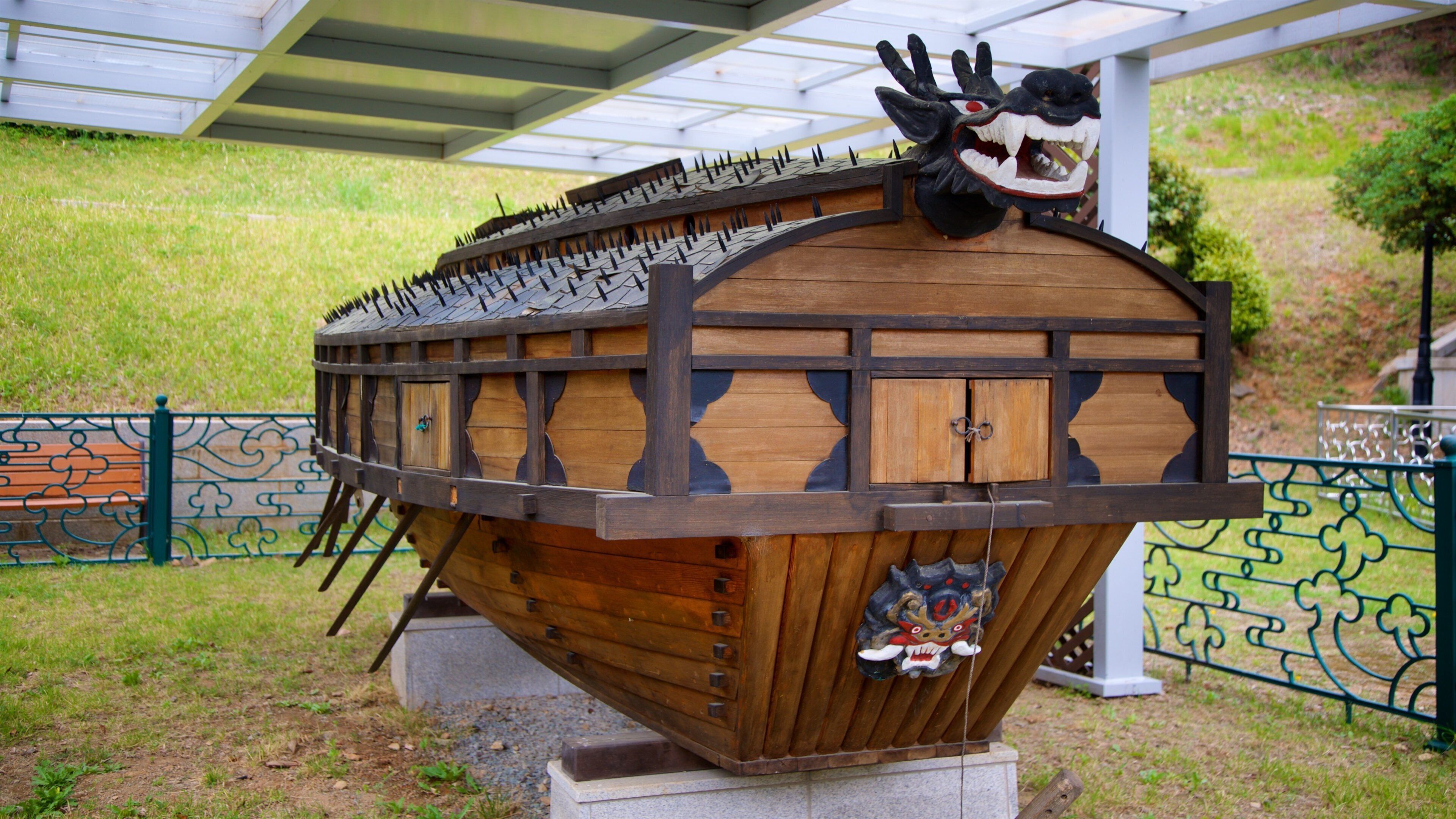 Geoje Okpo Daecheop Ginyeom Park which includes heritage elements