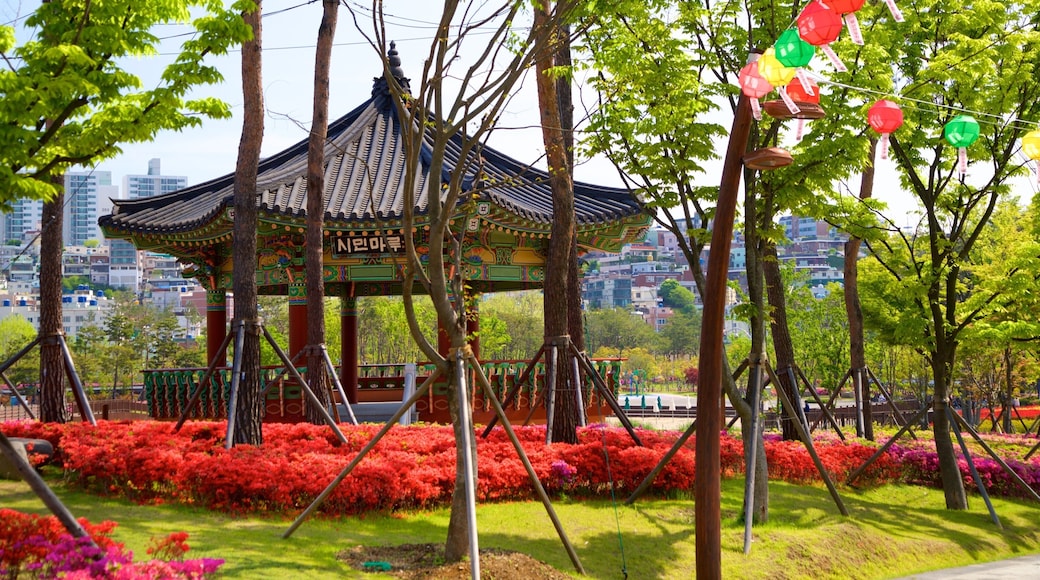 Busan Citizens Park featuring a city, a garden and heritage elements