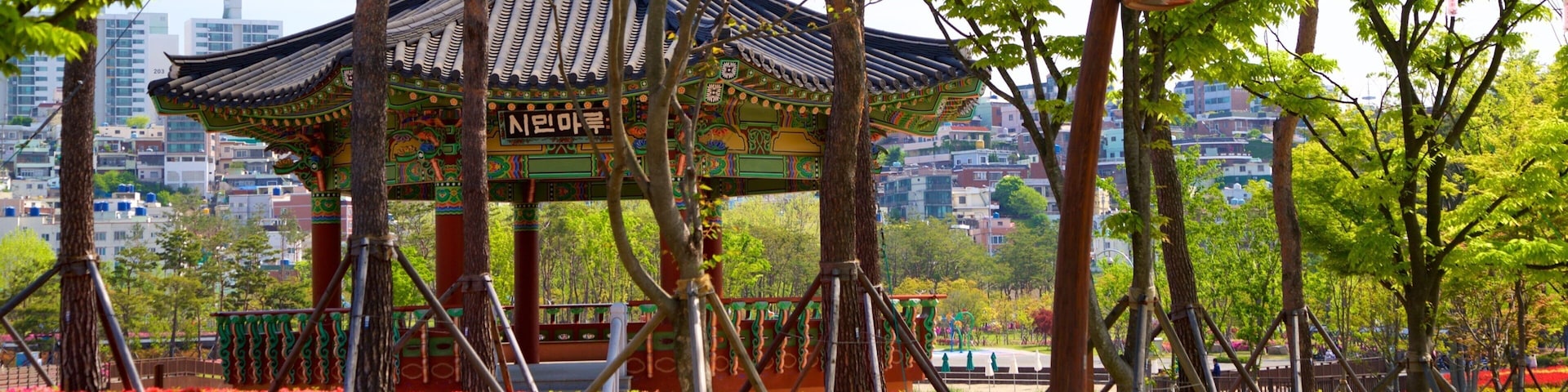 Busan Citizens Park featuring a city, a garden and heritage elements
