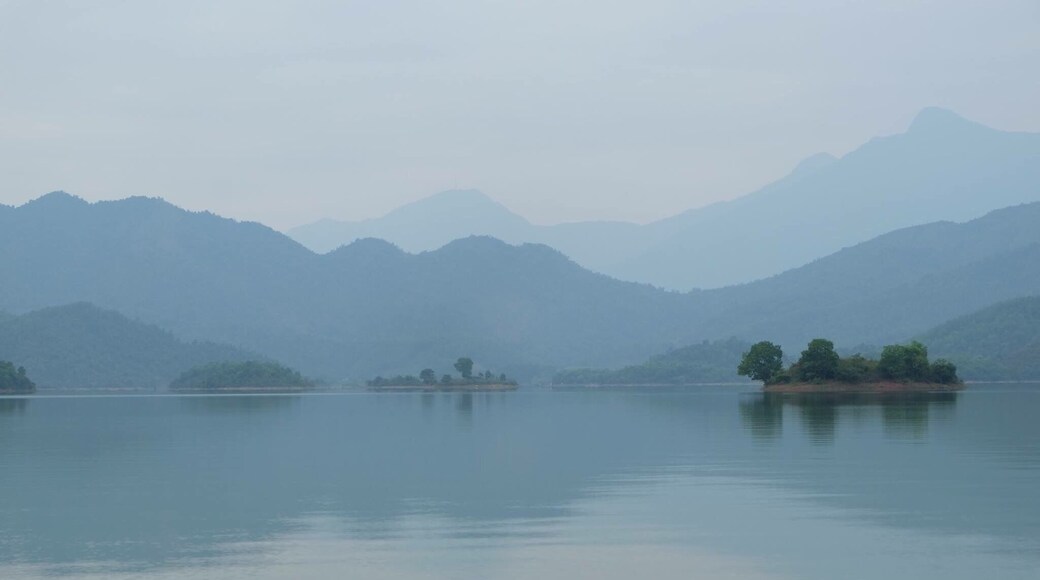 Heaven is for real on earth :3
Pic untouched
Ho Nui Coc (Nui Coc Lake) - Thai Nguyen - Vietnam