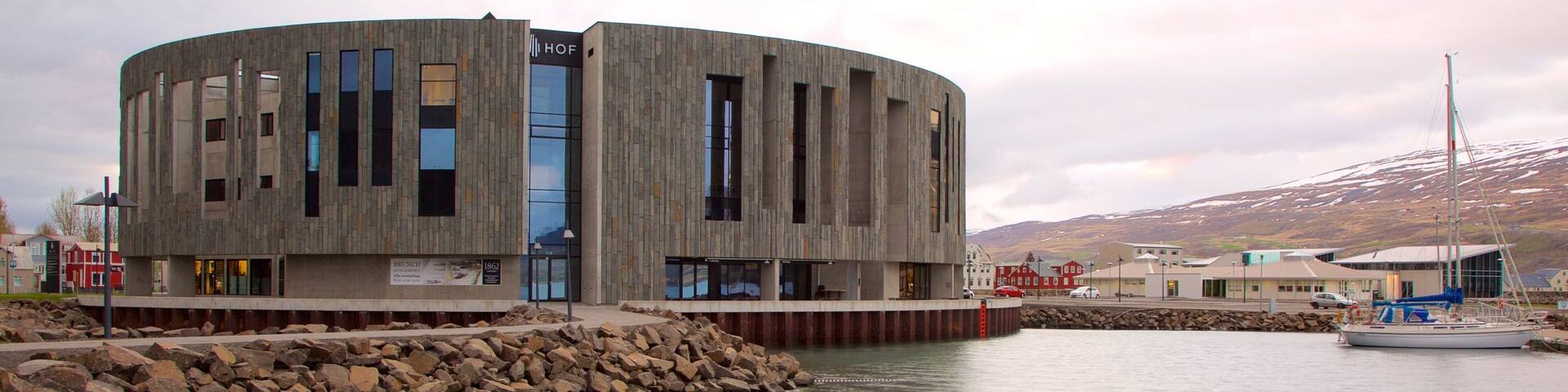 Akureyri featuring modern architecture and general coastal views