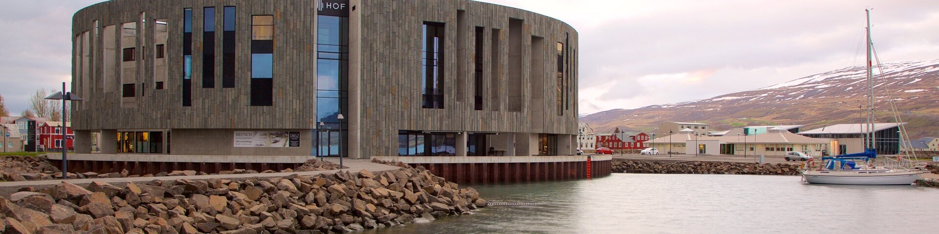 Akureyri featuring modern architecture and general coastal views