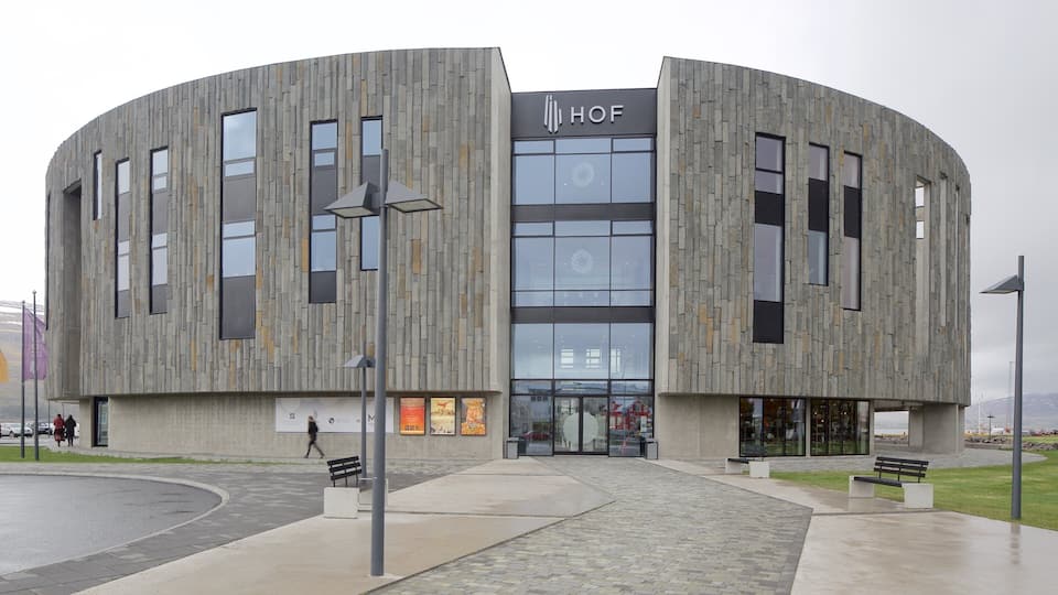 Akureyri featuring street scenes