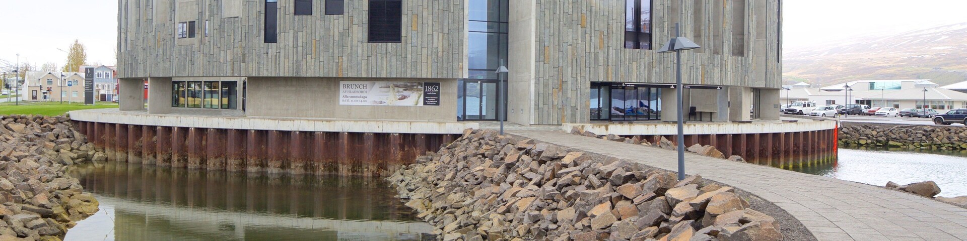 Akureyri featuring modern architecture and street scenes