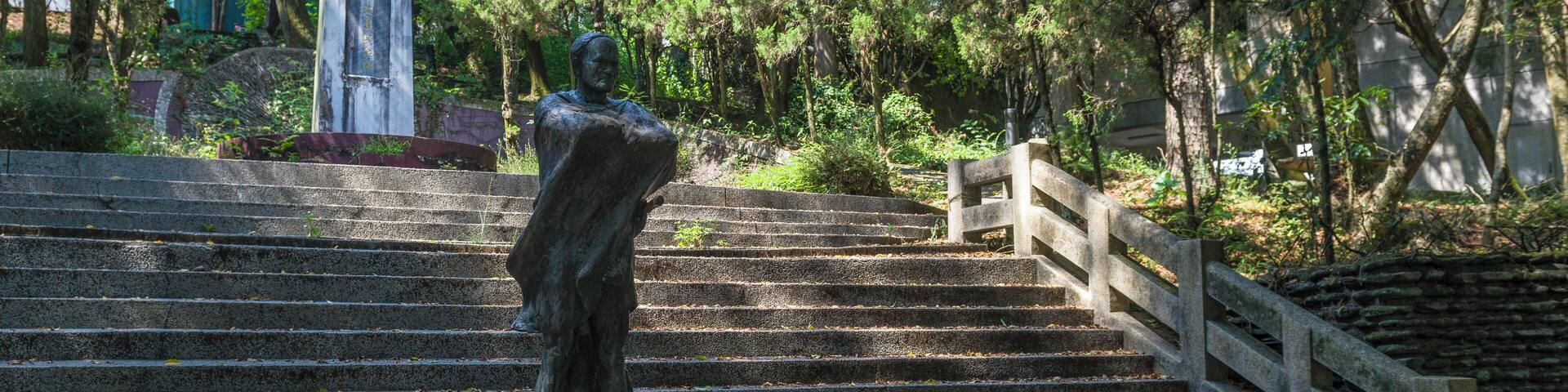 Renai_MonaRudaoMonument_553248621562623131_01