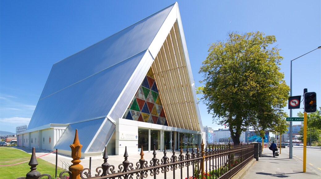 Canterbury bevat een stad en een kerk of kathedraal