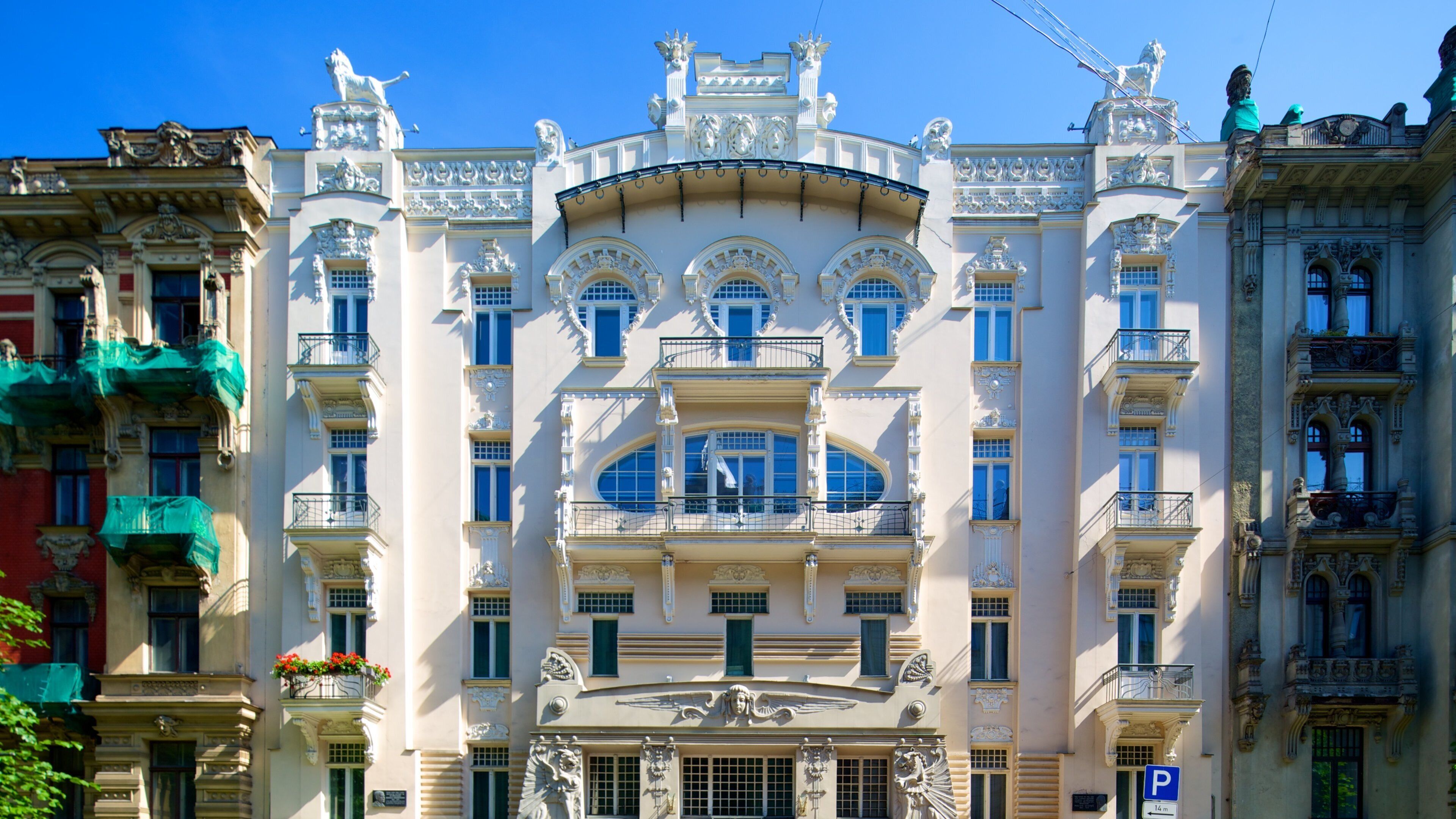 Alberta Iela featuring heritage elements