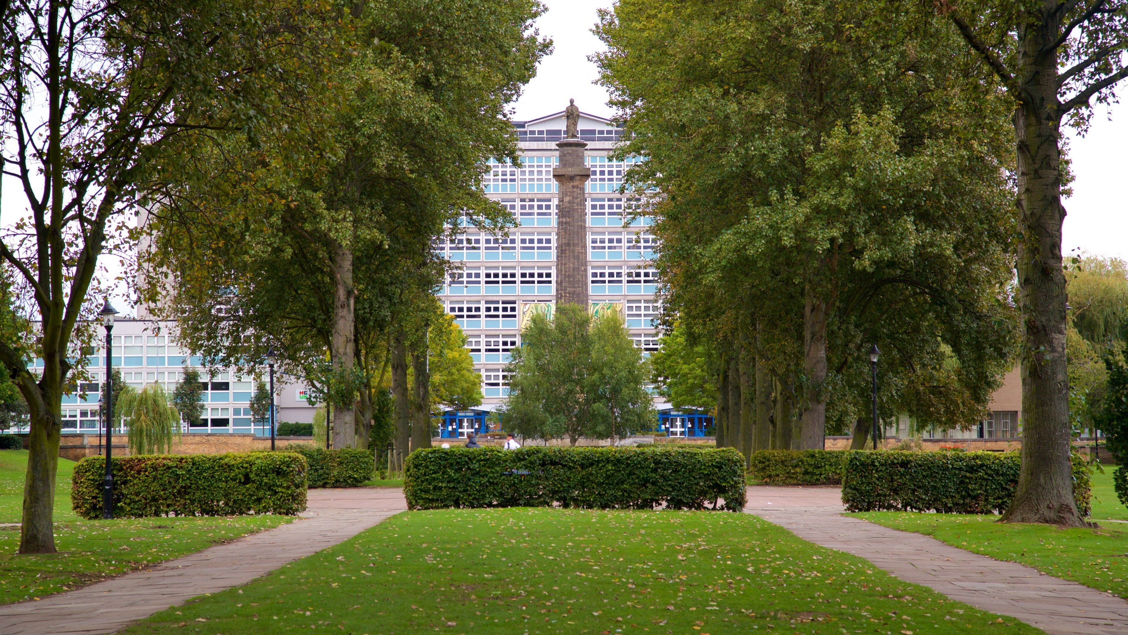 Queen\'s Gardens fasiliteter samt park