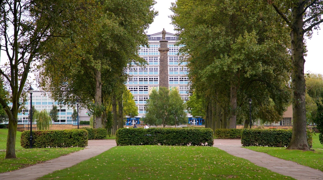 Queen\'s Gardens fasiliteter samt park