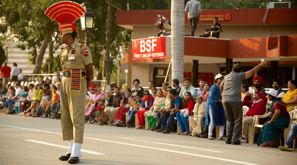 Amritsar mostrando artículos militares