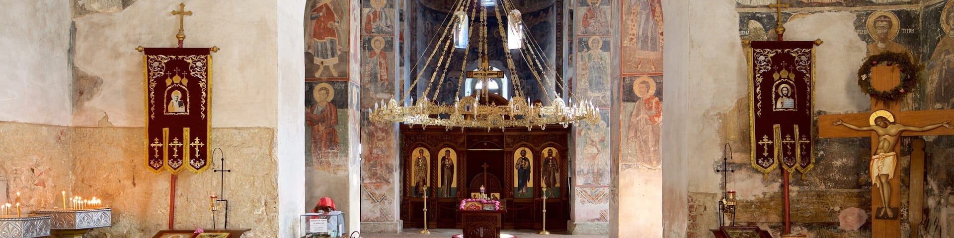 Novi Sad qui includes église ou cathédrale, vues intérieures et patrimoine historique