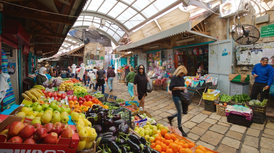 Old Acre Market showing markets, food and street scenes