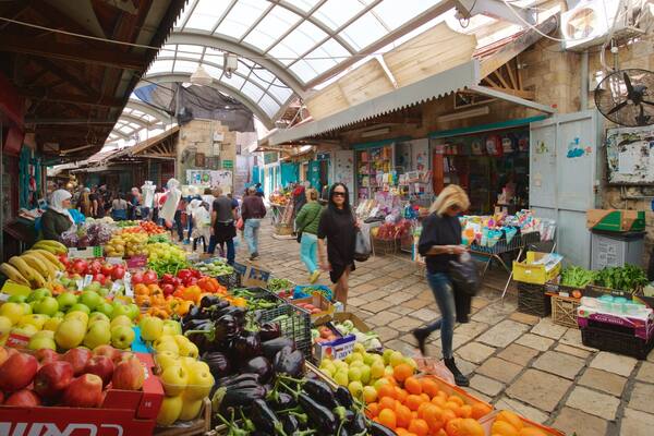 Old Acre Market showing markets, food and street scenes