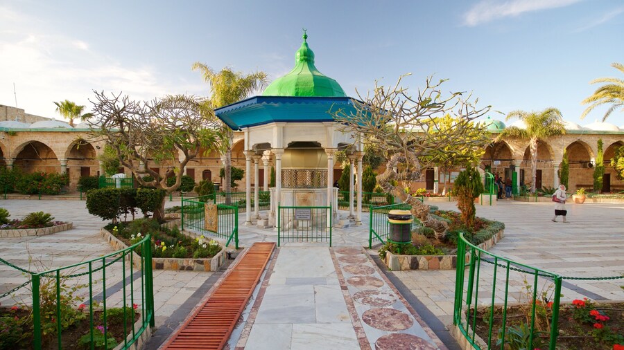Al-Jazzar Mosque featuring heritage elements and a square or plaza