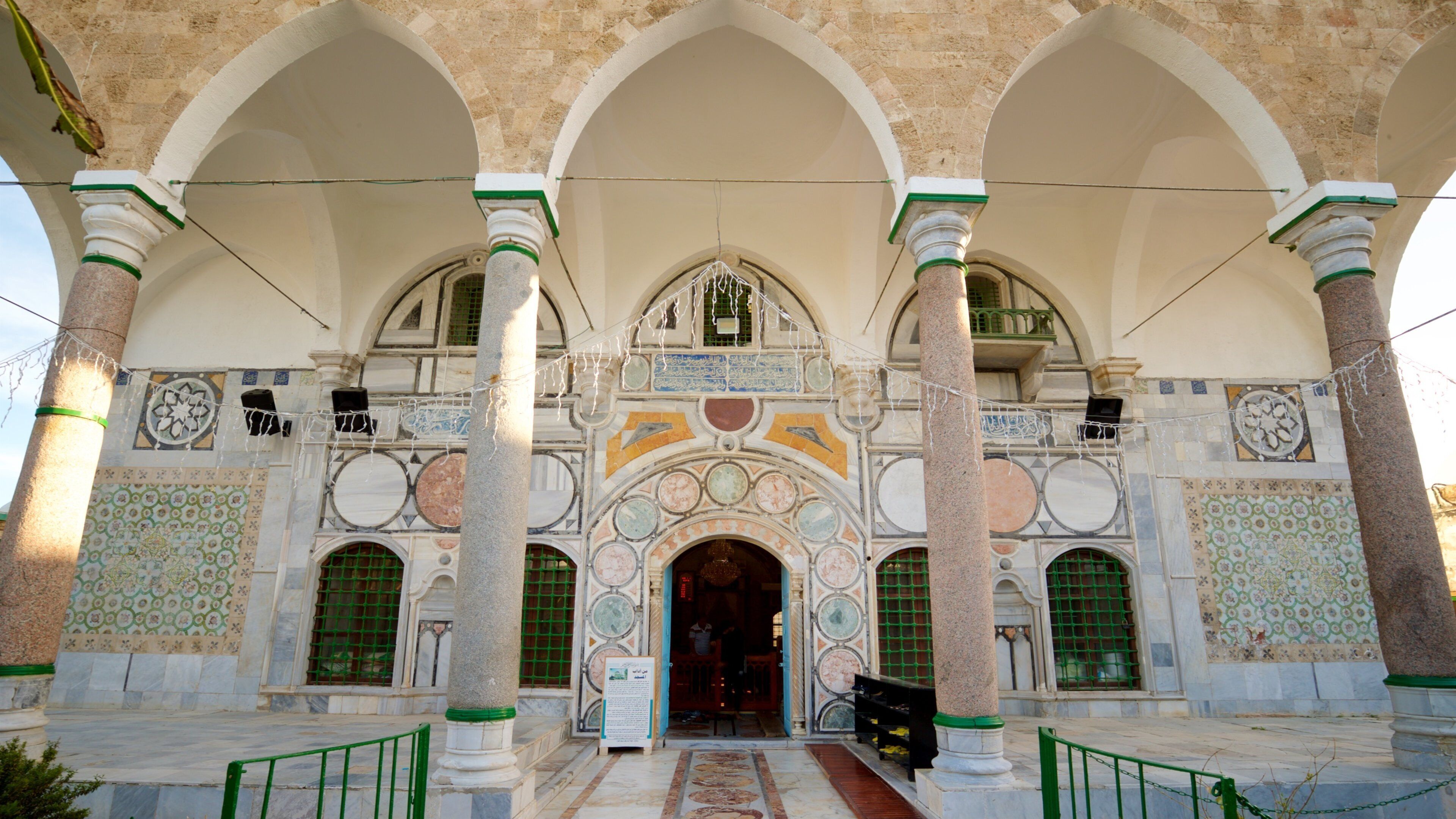 Al-Jazzar Mosque which includes heritage elements
