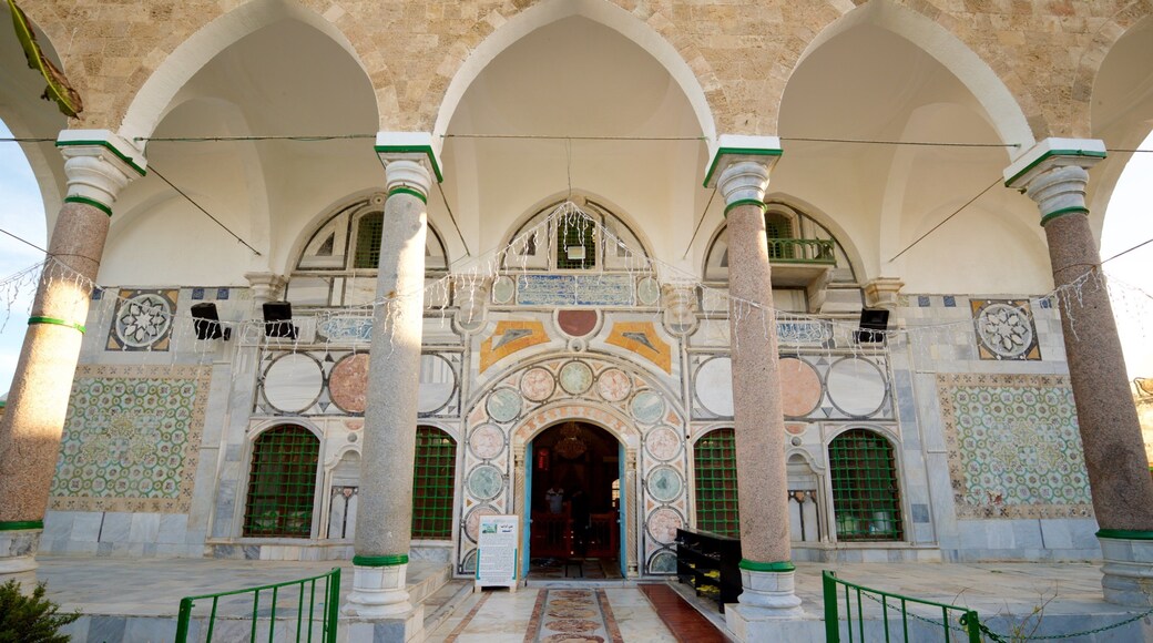 Al-Jazzar Mosque which includes heritage elements