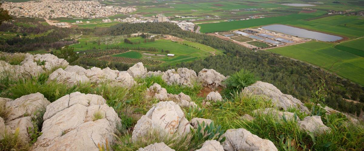 Mount of Precipice which includes tranquil scenes and landscape views