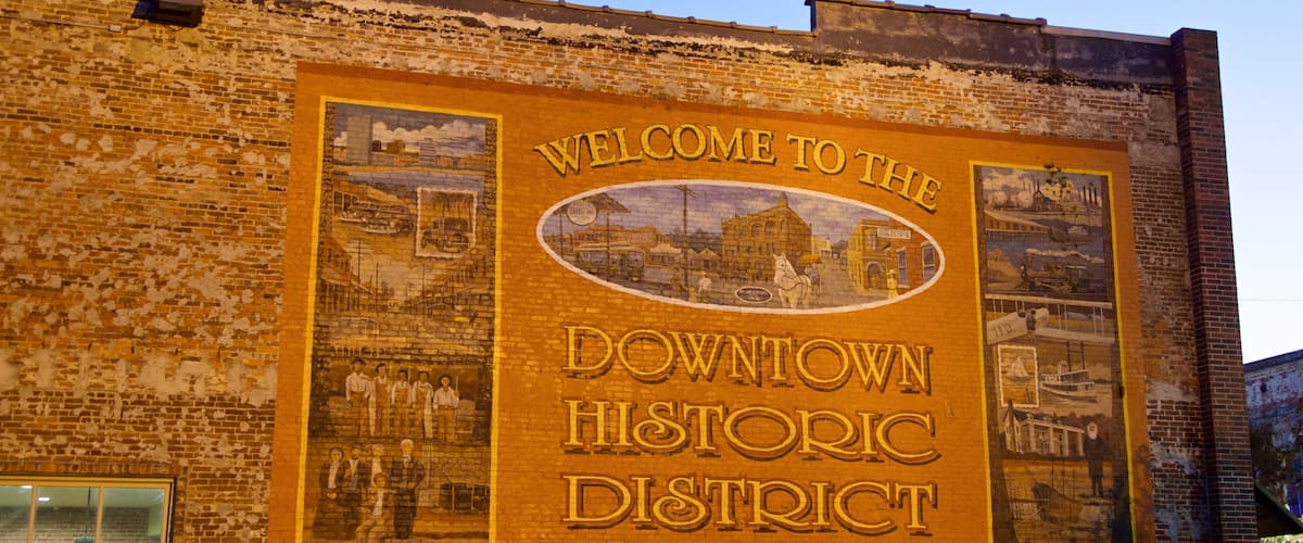 Lake Charles Historic District showing signage