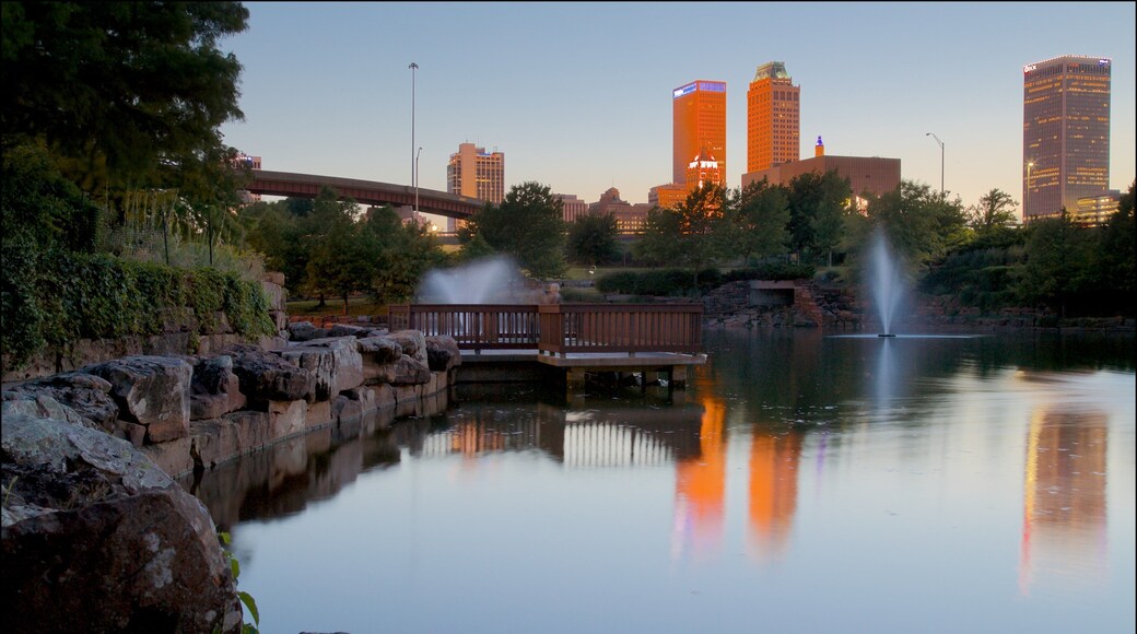 Centennial Park featuring a city, a skyscraper and a fountain