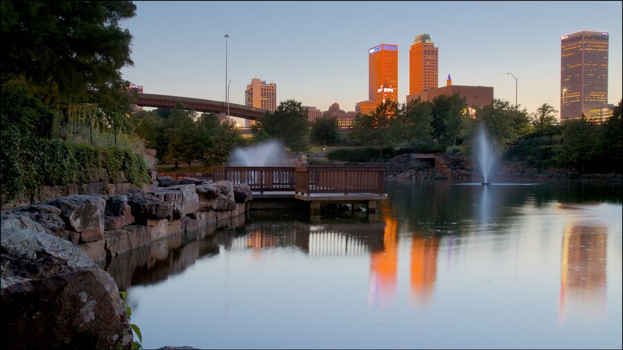 Centennial Park featuring a city, a skyscraper and a fountain