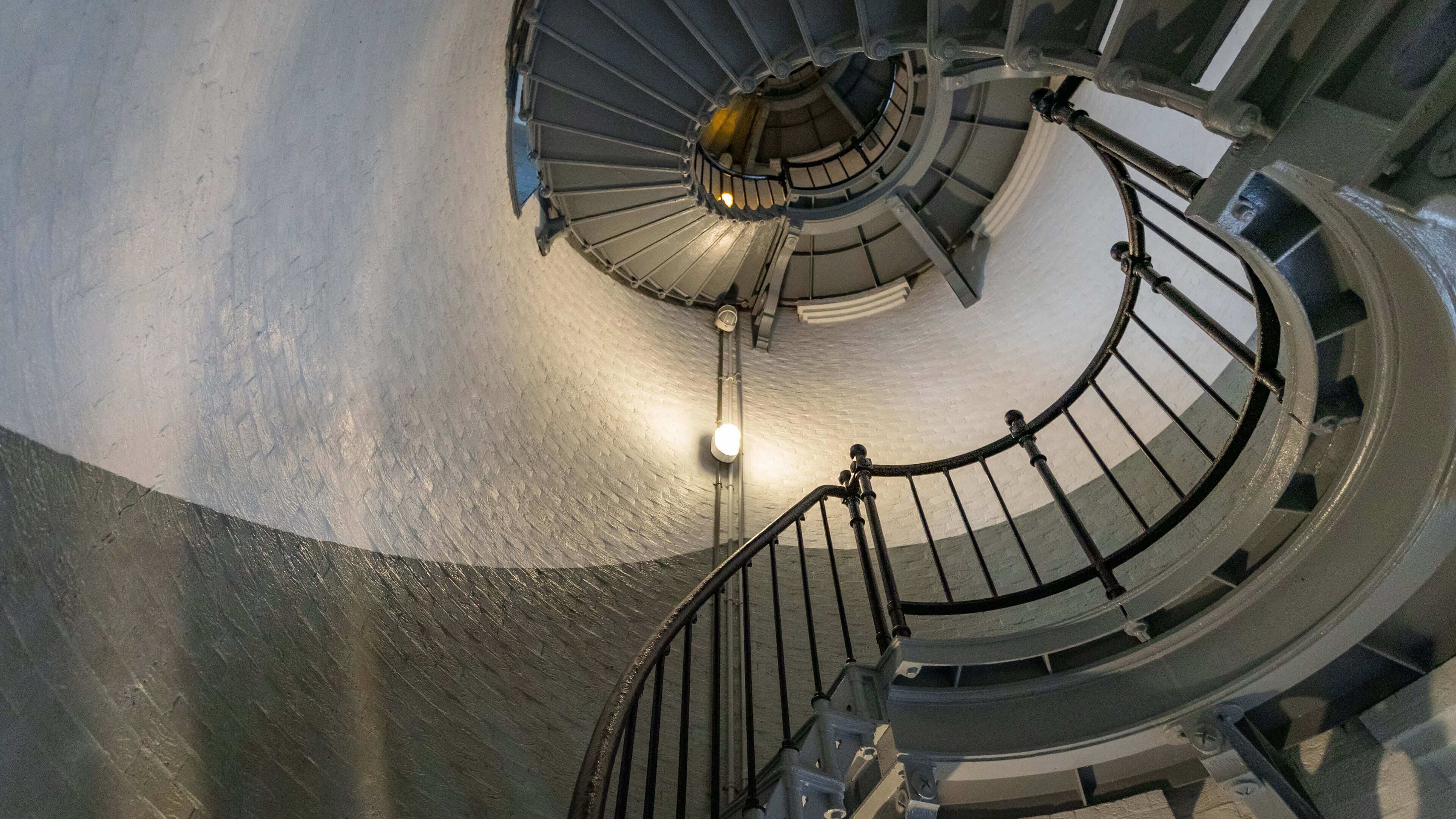 Ponce de Leon Inlet Lighthouse and Museum showing a lighthouse and interior views